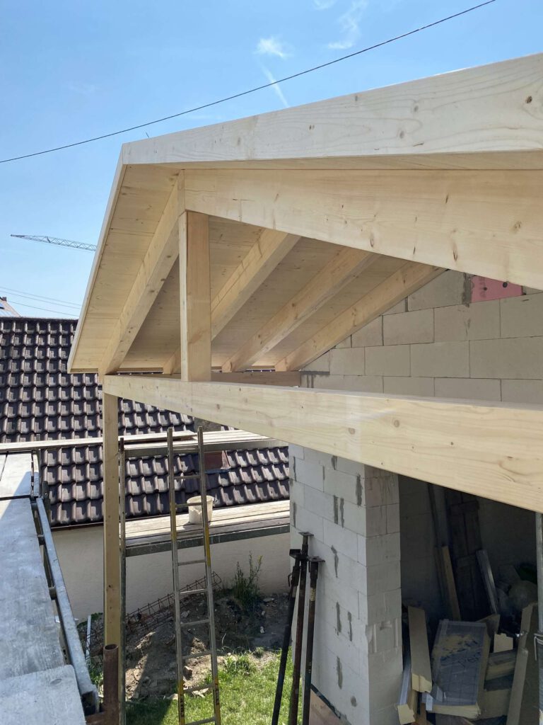Holzkonstruktion im bauprozess bei der zimmerei rudolf