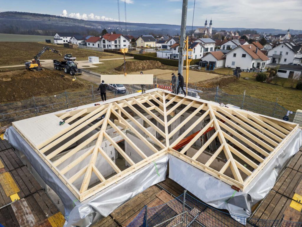 Neubau einer dachkonstruktion durch die zimmerei rudolf